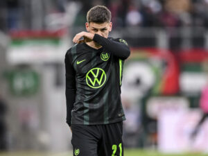 Joakim Mæhle under en kamp for Wolfsburg.