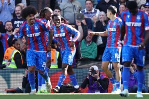 Crystal Palace-spillere jubler over scoring.