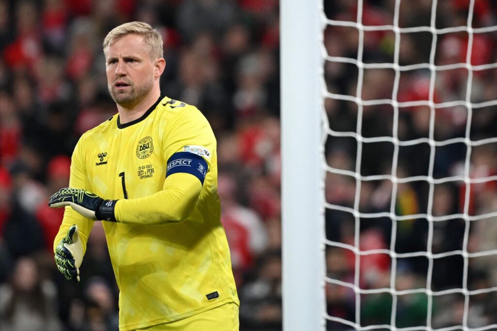 Kasper Schmeichel i aktion mod Portugal