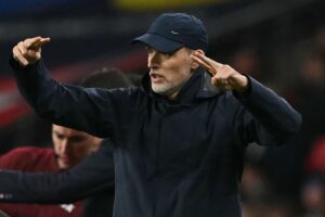 Thomas Tuchel giver instrukser under en England-landskamp.