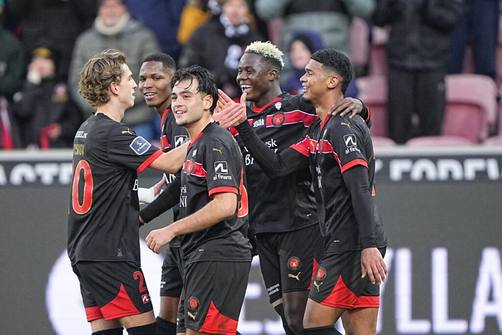 FC Midtjylland fejrer Pedro Bravos scoring.