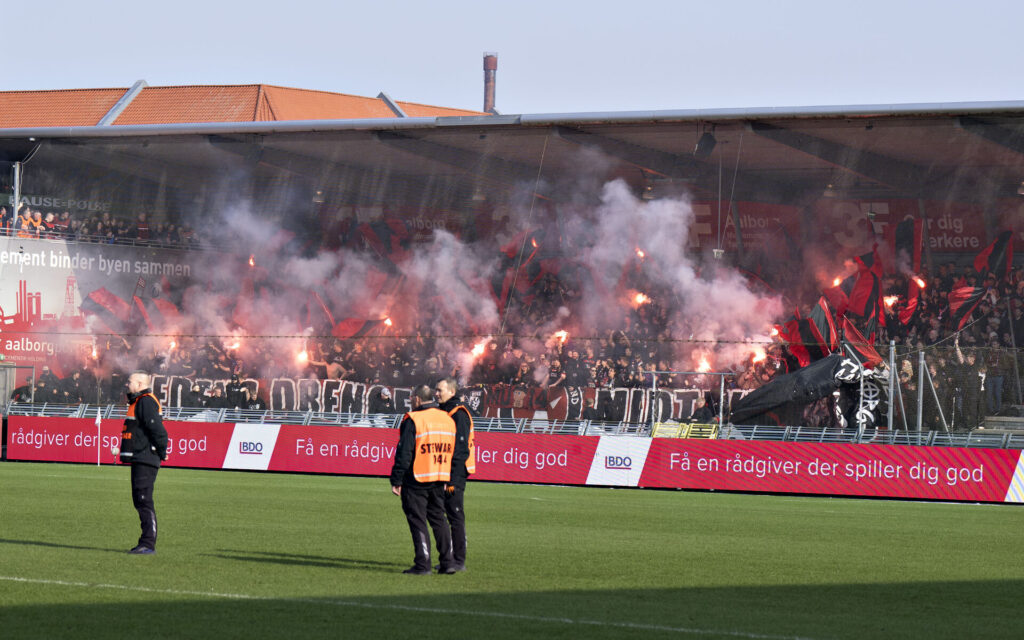 21 romerlys blev antændt i løbet af kampen.