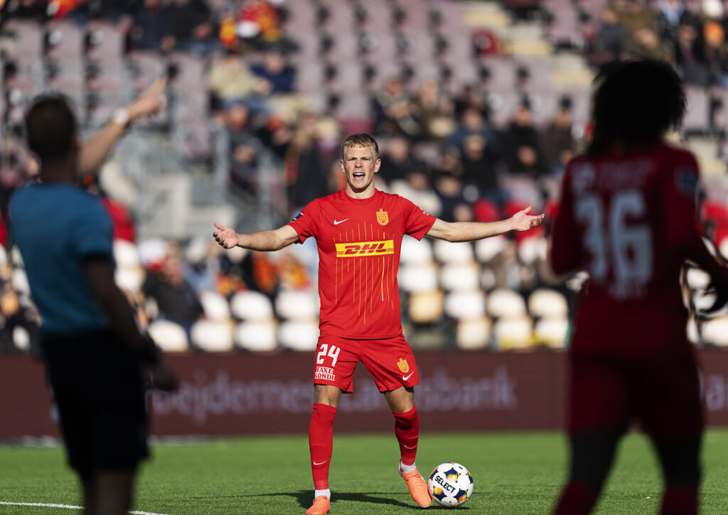 Lucas Høgsberg i kamp for FC Nordsjælland.