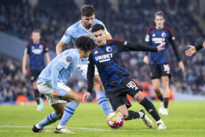 Roony Bardghji i aktion for FCK mod Manchester City.