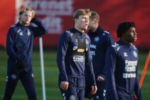 Rasmus Højlund og de øvrige danske landsholdsspillere under en træning.