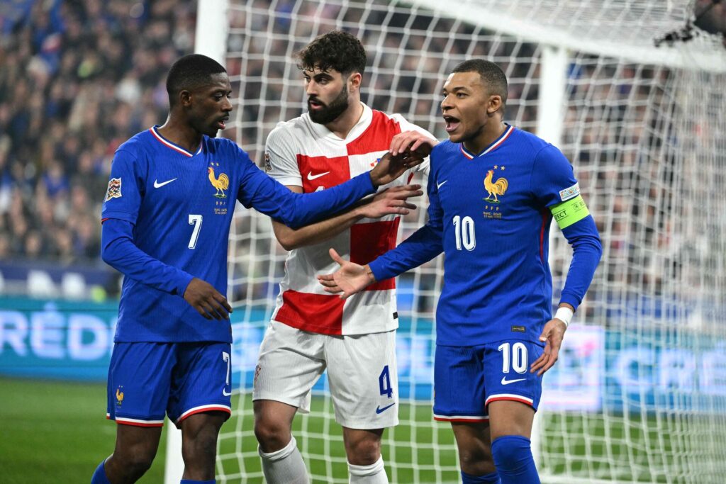 Kylian Mbappe, Ousmane Dembele og Josko Gvardiol under en landskamp mellem Kroatien og Frankrig.