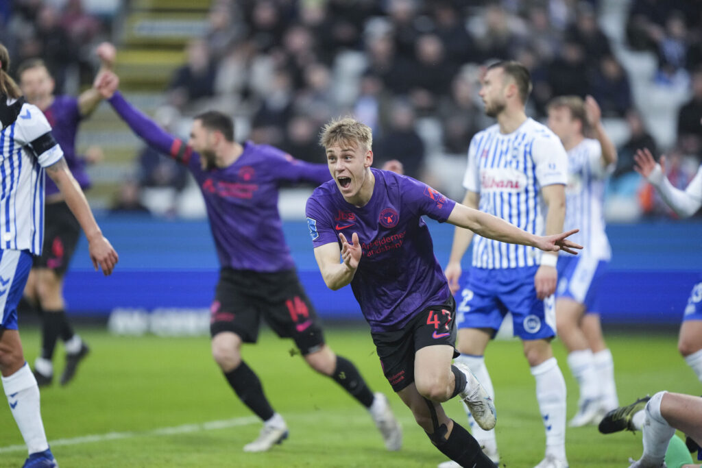 Frederik Heiselberg jubler efter et FC Midtjylland-mål.