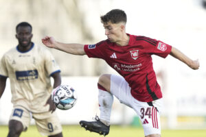 Lundrin Hetemi har bolden.