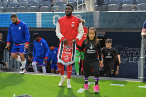 Davies går ind til en kamp