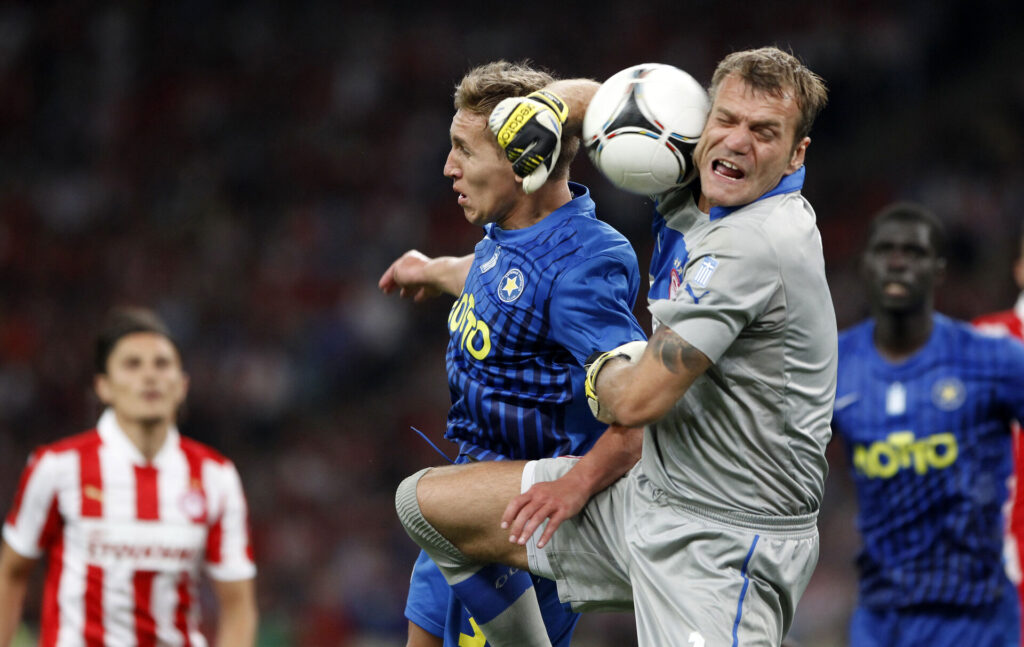 Roy Carroll i aktion om bolden