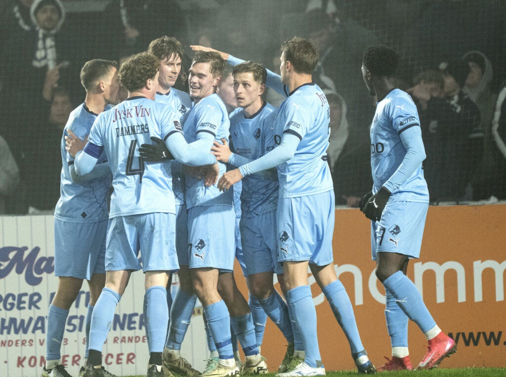 Randers FC's spillere jubler efter en scoring.