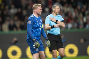 Kasper Schmeichel i kamp for Danmark i Nations League mod Portugal