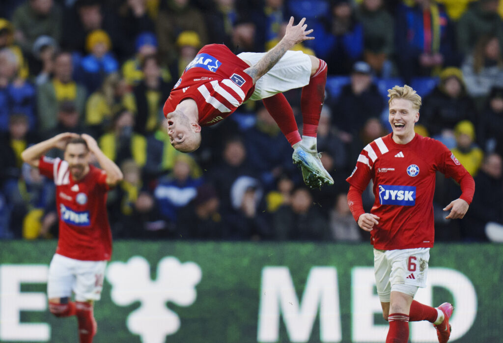 Silkeborgs Jens Martin Gammelby til 1-2 under superligakampen mellem Brøndby IF og Silkeborg IF på Brøndby Stadion, søndag den 16. marts 2025.