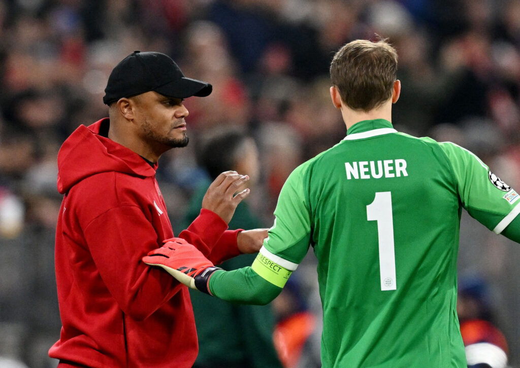 Kompany giver dessiner til Manuel Neuer