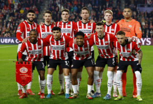 PSV-holdet stiller op til foto forud for kampen mod Arsenal.