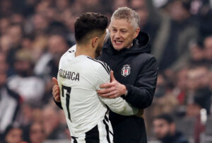 Besiktas-træner Ole Gunnar Solskjær jubler med milot rashica.
