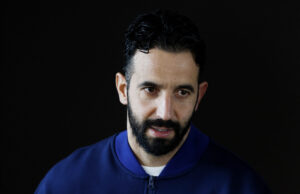 Amorim med sort baggrund