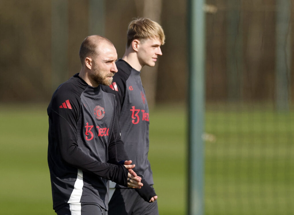 Christian Eriksen ved siden af Toby Collyer til en træning i Manchester United.