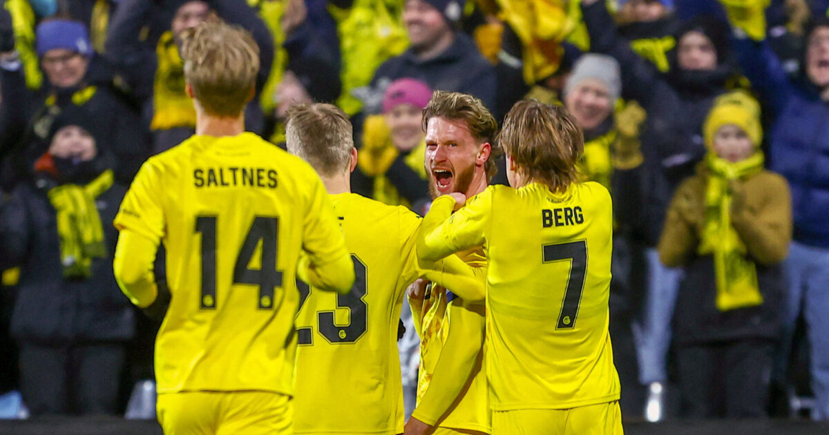 Kasper Høgh matchvinder i Bodø/Glimts sæsonåbner Soccer Football - Europa League - Round of 16 - First Leg - Bodo/Glimt v Olympiacos - Aspmyra Stadion, Bodo, Norway - March 6, 2025 Bodo/Glimt's Kasper Hogh celebrates scoring their second goal with teammates Mats Torbergsen/NTB via REUTERS ATTENTION EDITORS - THIS IMAGE WAS PROVIDED BY A THIRD PARTY. NORWAY OUT.NO COMMERCIAL OR EDITORIAL SALES IN NORWAY.