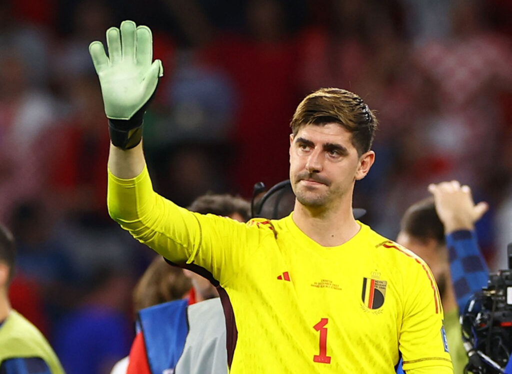 Thibaut Courtois vinker i den belgiske landsholdtrikot.