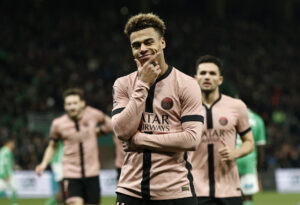 Desire Doue fejrer en scoring for Paris Saint-Germain.