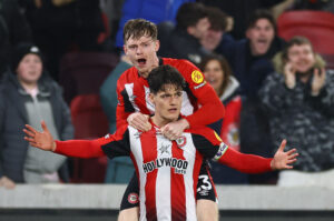 Christian Nørgaard har armene til siden.