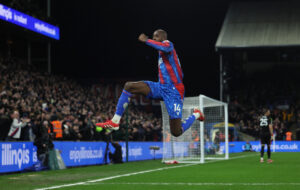 Jean-Phillipe Mateta jubler over en scoring.