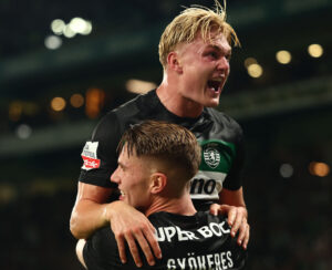 Conrad Harder jubler med Viktor Gyökeres