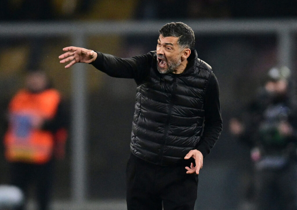 Sergio Conceicao kommanderer med sine spillere i AC Milan.