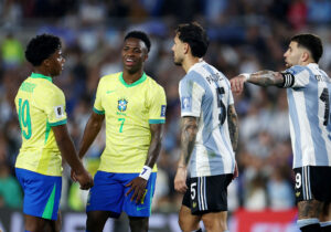 Argentina og Brasilien i VM-kvalifikationen.