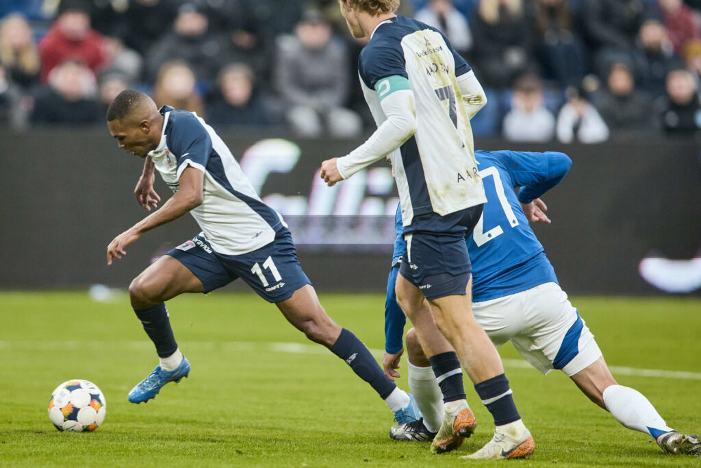 Gift Links på bolden mod F.C. København.