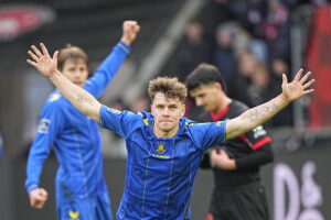 Mathias Kvistgaarden fejrer sin 0-1-scoring i Herning.