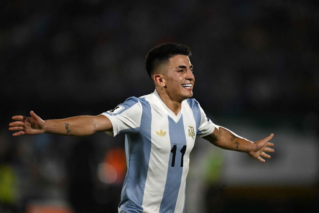 Thiago Almada fejrer en scoring for Argentina.