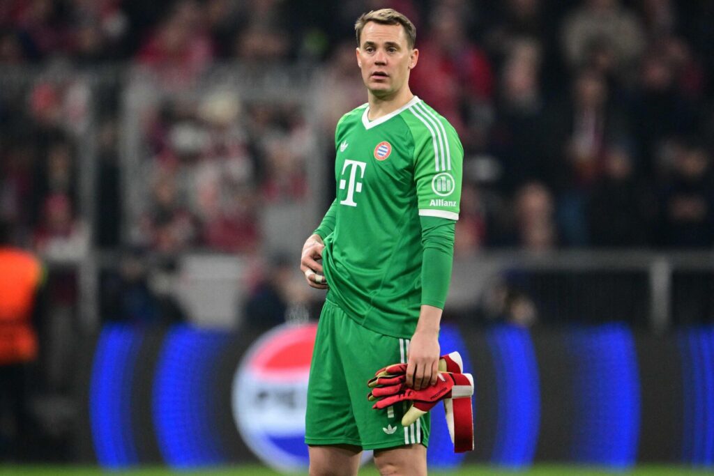 Manuel Neuer holder sin trøje