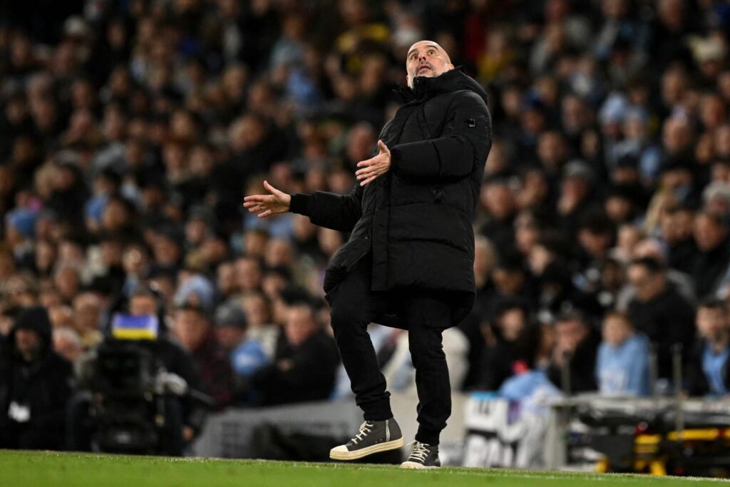 Pep Guardiola kigger mod himlen.