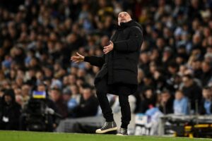 Pep Guardiola kigger mod himlen.