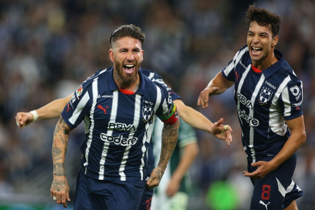 Sergio Ramos fejrer sit første mål for Monterrey.