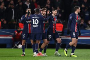 Paris Saint-Germain-spillerne jubler sammen.