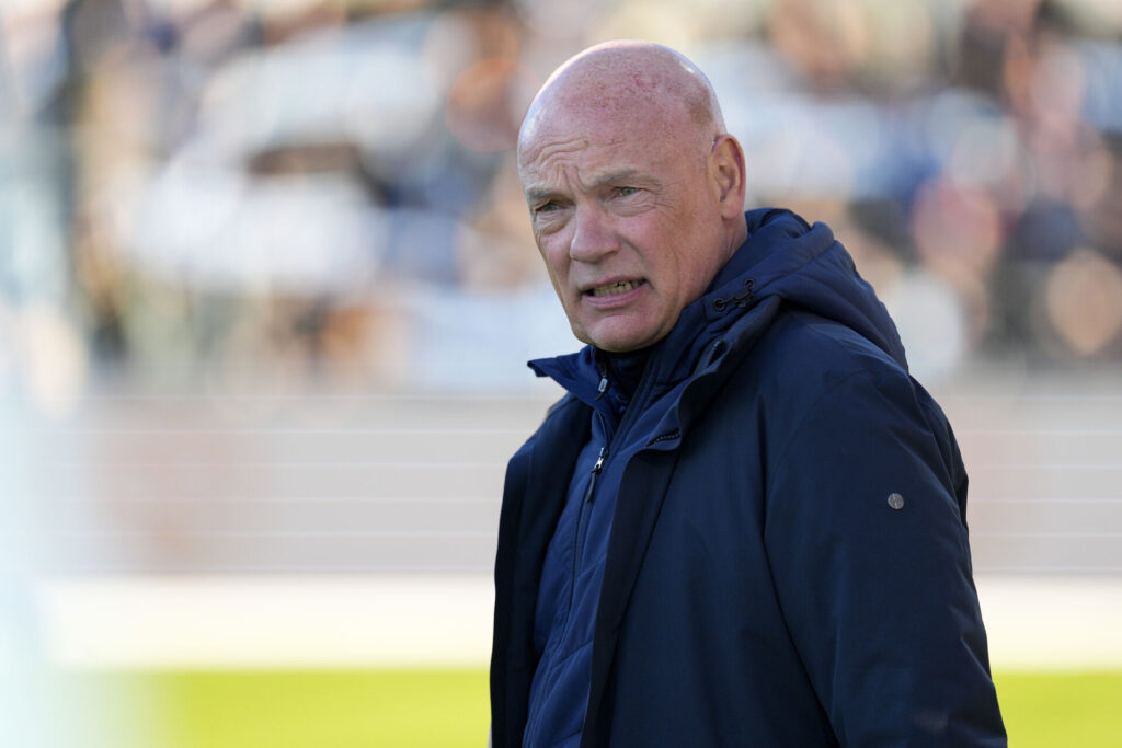 Uwe Rösler kommer ind til Superligakampen mellem Sønderjyske og AGF på Sydbank Park i Haderslev søndag den 16. februar 2025. 