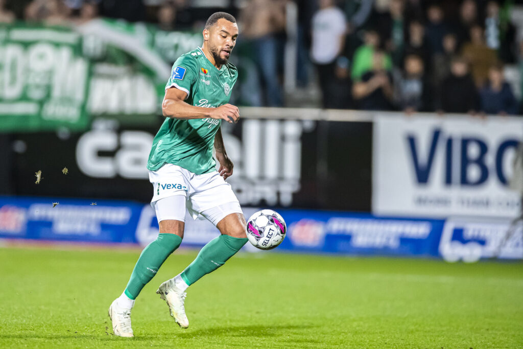 Jay-Roy Grot under en kamp for Viborg FF.