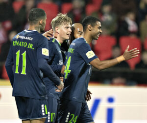 Viborg-spillerne fejrer et mål mod AaB.