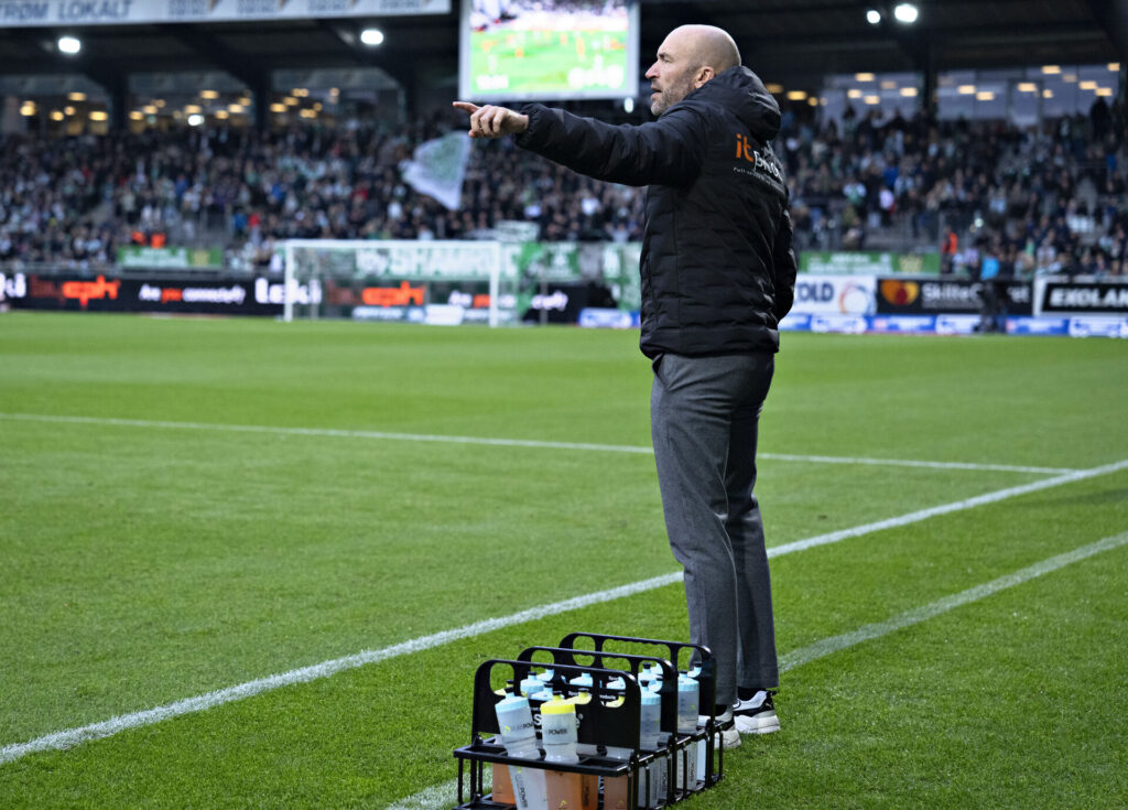 Lars Friis under en kamp i spidsen for Viborg FF.