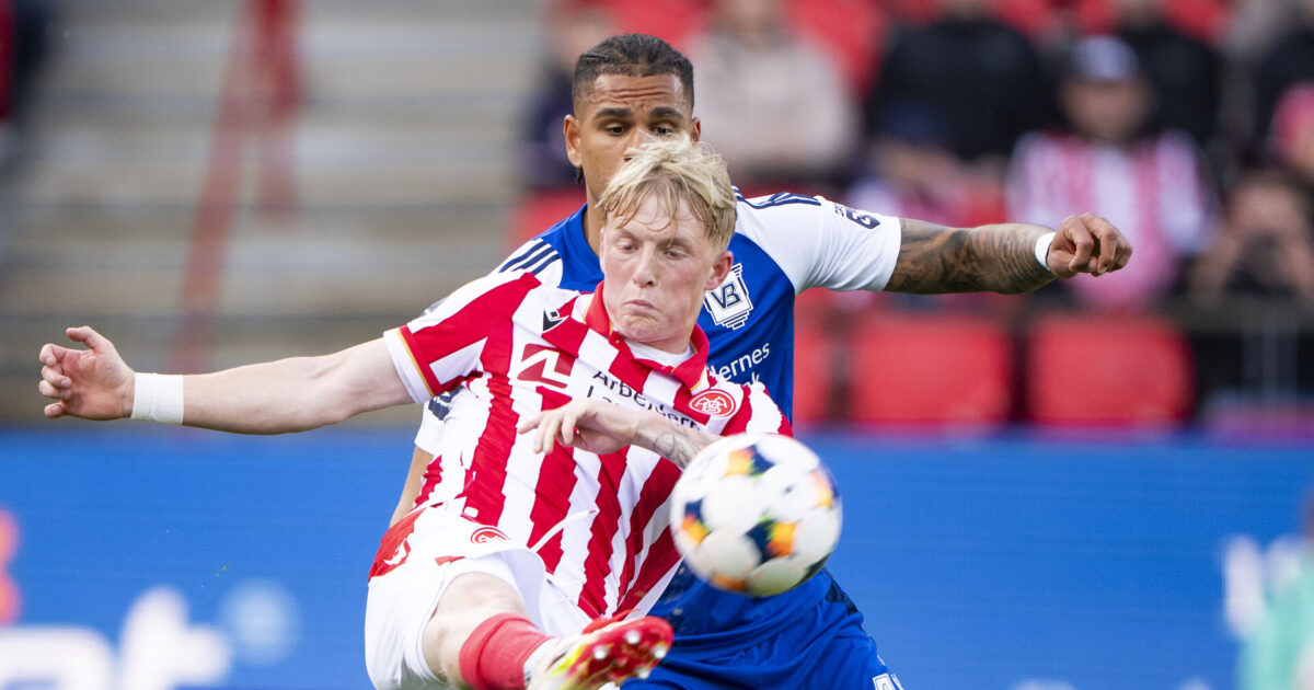 AaB-viceanfører reagerer på tilråb fra utilfredse fans Bo Amstrup/Ritzau Scanpix