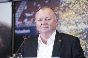 Kent Madsen i jakkesæt