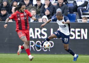 Gift Links i aktion mod FC Midtjylland.