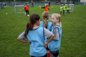 Piger på en træningsbane i KB Frederiksberg.