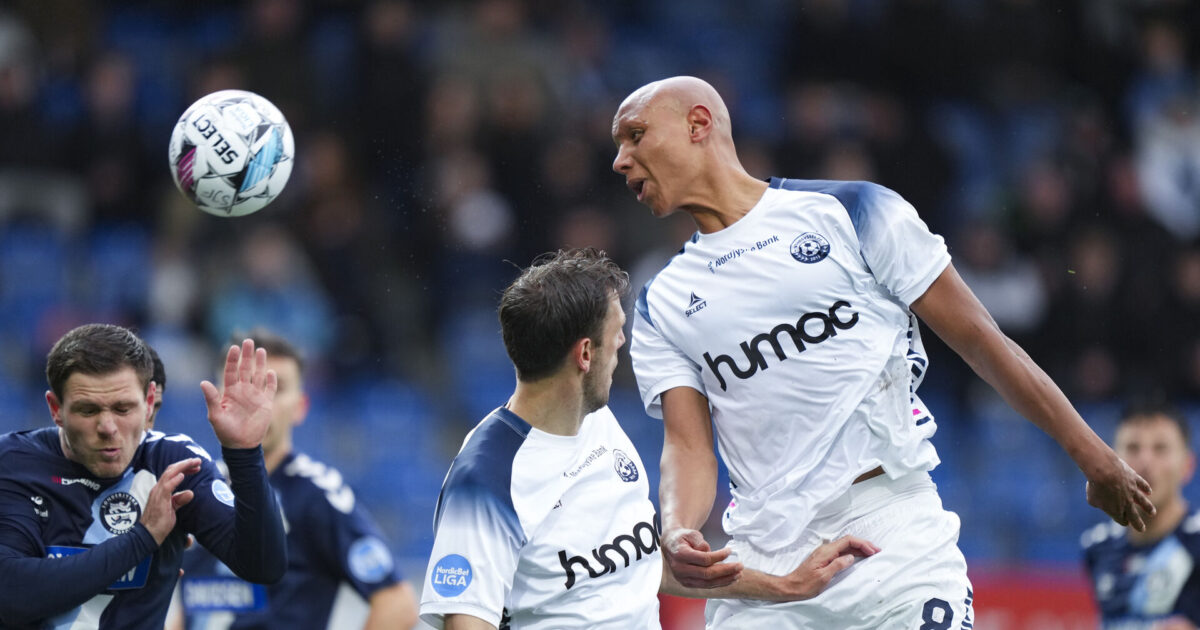Nordjysk storsatsning ryger tættere på afgrunden Ayo Simon Okosun (Vendsyssel 8) under NordicBet Liga-kampen mellem SønderjyskE og Vendsyssel FF på Sydbank Park i Haderslev torsdag den 18. april 2024.