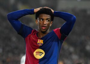 Balde tager sig til hovedet