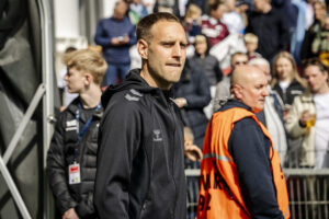 Frederik Birk på sidelinjen for Brøndby IF