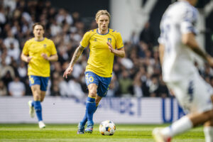 Daniel Wass på bolden i Parken mod F.C. København.